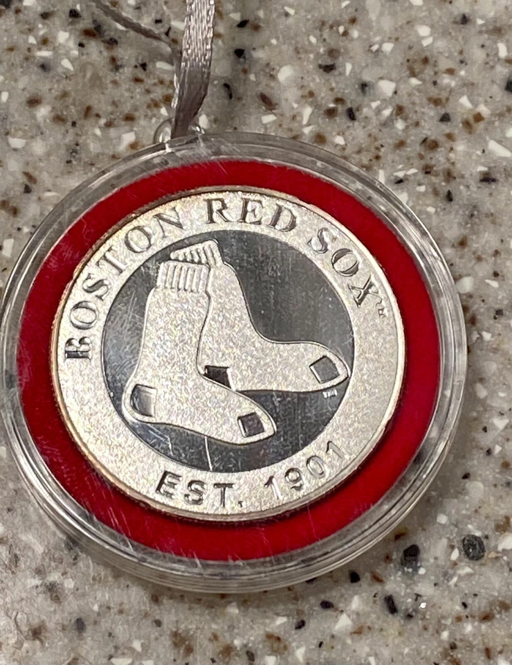 Adorno navideño coleccionable de los Medias Rojas de Boston de Highland Mint NUEVO Foto 3 de 3