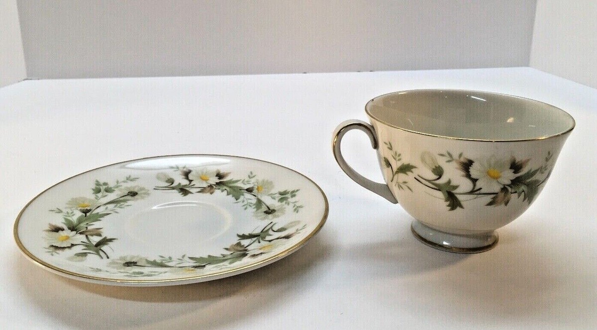 Royal Doulton Tea Cups And Saucers 1033 Clairmont Pattern VTG Yellow Green
