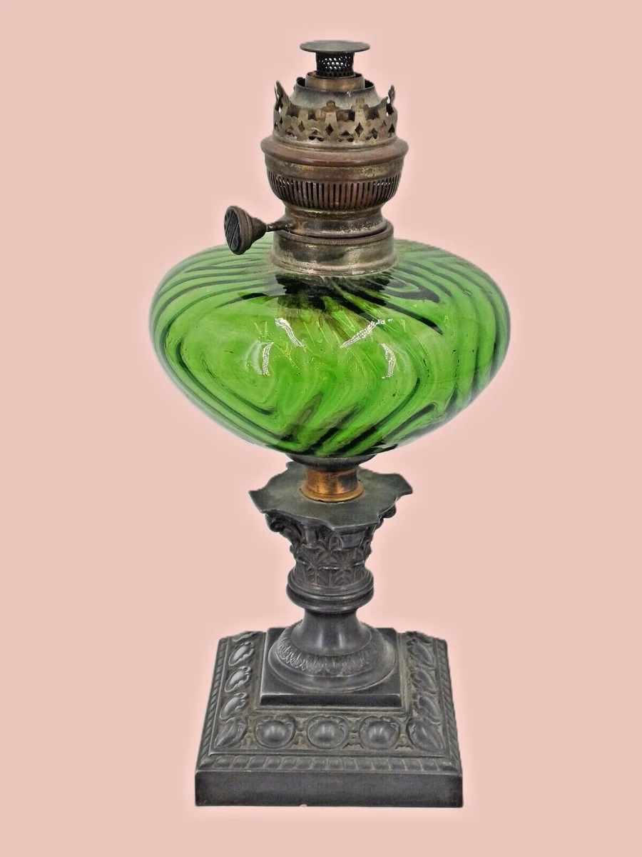 LAMPE A PÉTROLE "La meilleure paris déposée" 26cm de hauteur avec verre
