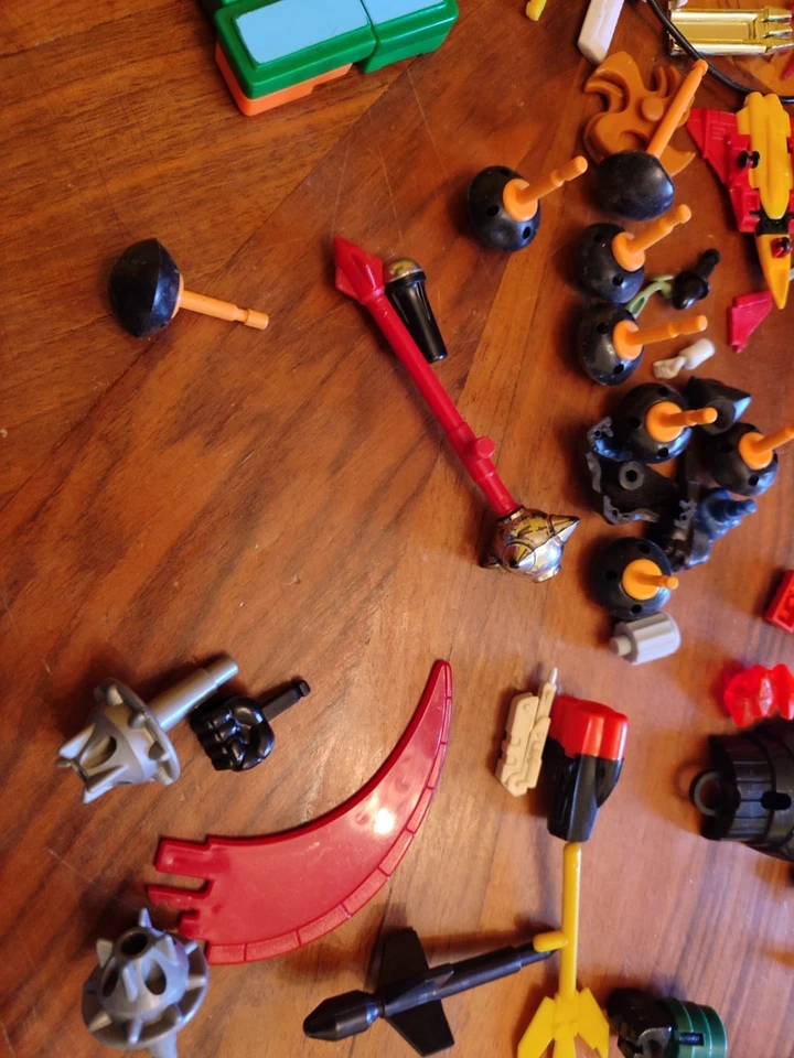 DG  LOTTO RICAMBI ACCESSORI VINTAGE PER ROBOT E ACTION FIGURE LEGGI BENE - Immagine 4 di 4