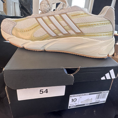 adidas Men s Lace-Up Sneakers Beige/White Technogym 2000 New w/Box