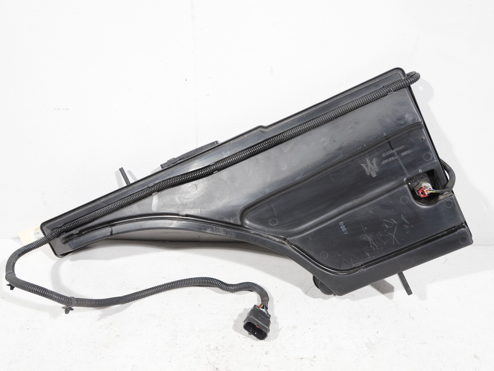 2017 - 2020  MASERATI LEVANTE M161 WINDSHIELD WIPER WASHER RESERVOIR TANK  OEM