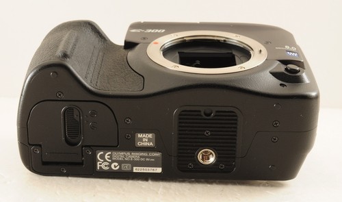 N.MINT Olympus E-300 Four Thirds DSLR Camera Body {8MP} with Battery & Charger - Picture 9 of 13