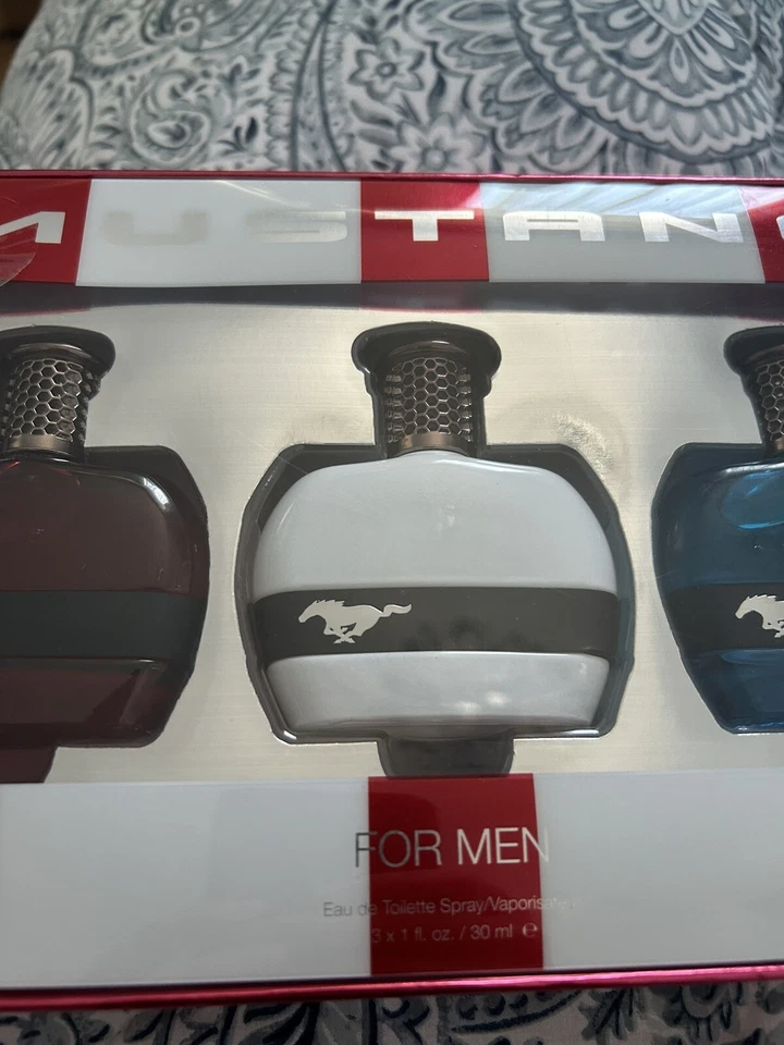 colonia para hombre Mustang conjunto de tres Foto 3 de 4