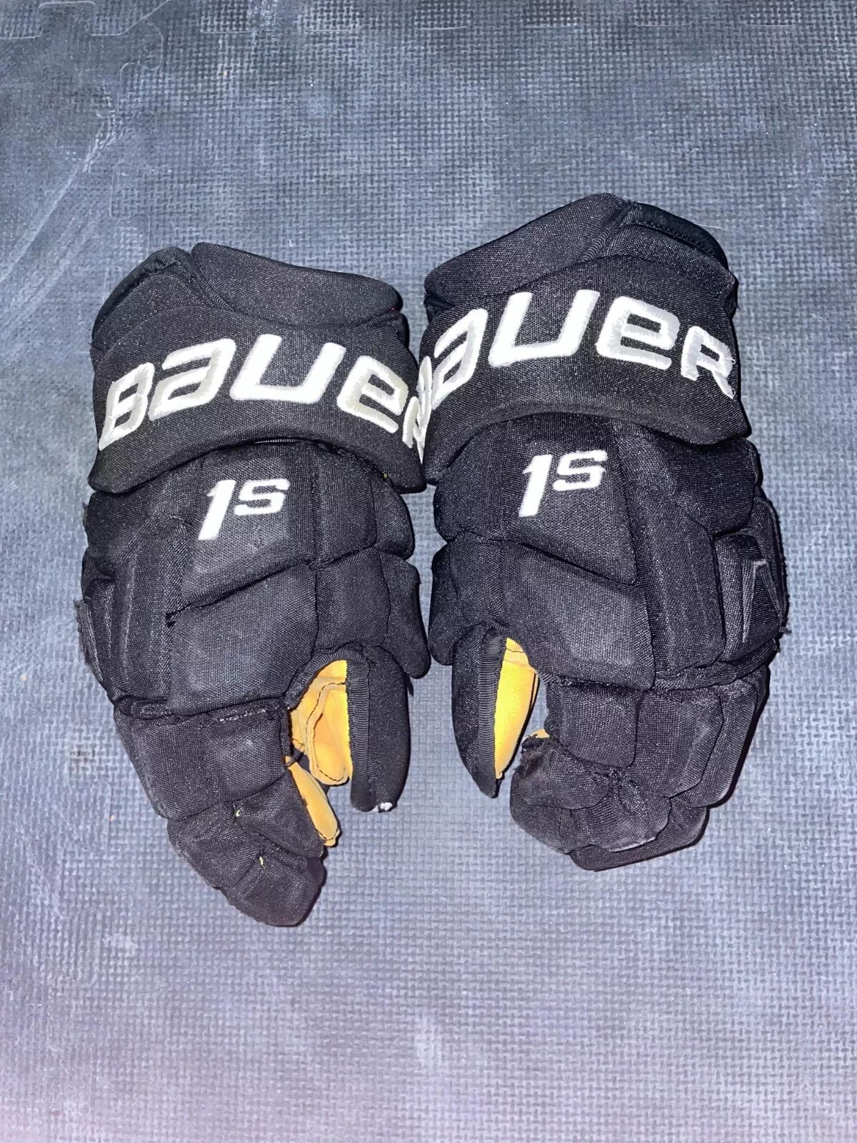 Gants de hockey Boston Bruins David Pastrnak noirs Bauer Supreme 1S 13” stock professionnel