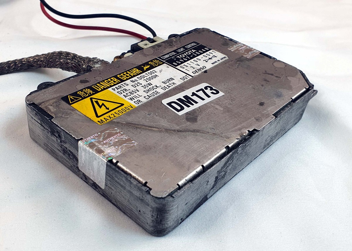 ぬ HID ヘッドライトバラストキセノン KDLT002 キセノン HID ヘッド