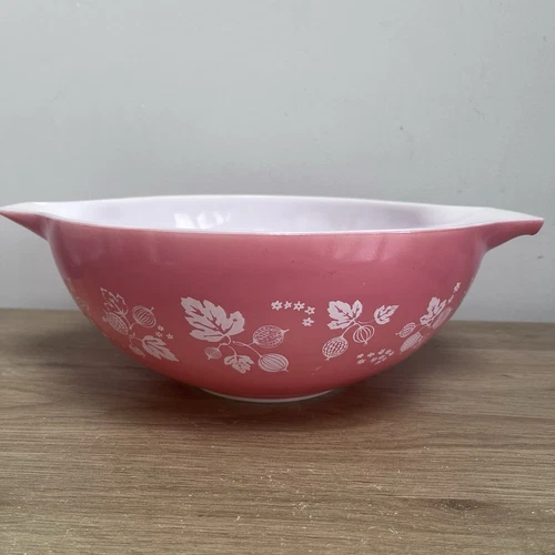 Vintage Pyrex Gooseberry Cinderella Pink And White Mixing Bowl 33cm Diam