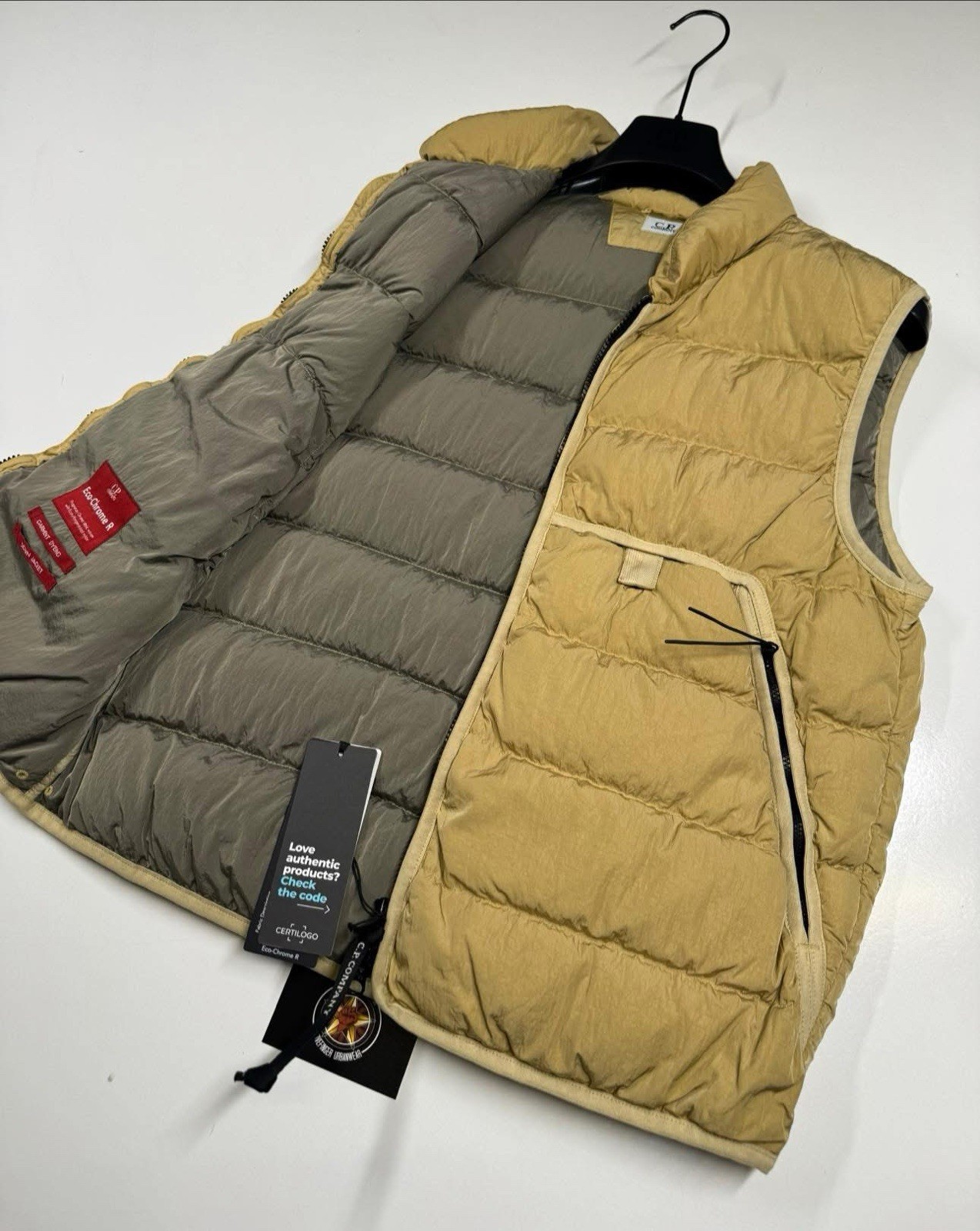 BNWT CP COMPANY 030A ECO CHROME DOWN GILET VEST IN VINTAGE KHAKI thumbnail 2
