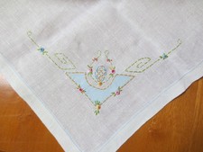 Vtg Linen Hand Embroidered Table Cloth 33" x 30" T4