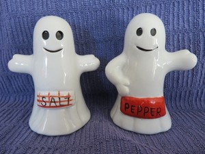 Vintage 1990's Halloween Ghost Salt & Pepper Shakers