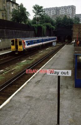 FOTO KLASSE 313 EINHEIT 313001 IN NETZWERK-SÜDOST-LACKIERUNG ZIEHT AUS SOUTH HAM