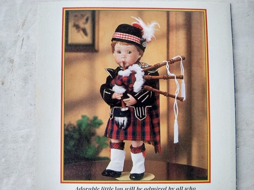 Danbury Mint IAN Scottish Bagpiper Doll Karen Scott RESERVATION APPLICATION FORM - Picture 12 of 21