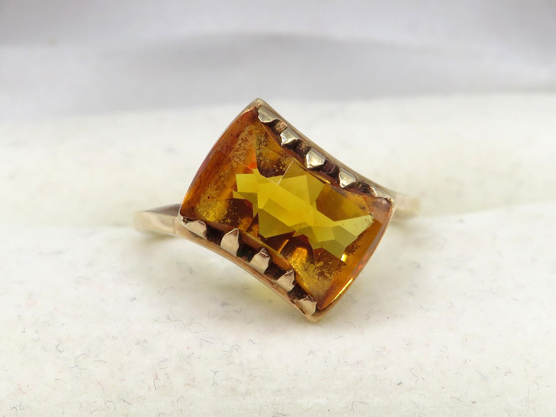 ANTIQUE LADIES 10k YELLOW GOLD RING w LAB CREATED GOLDEN SAPPHIRE - SIZE: 6.75