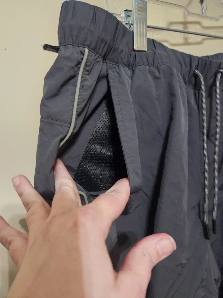 Mountain Hardwear Shorts Men Medium Grey Pull On Drawstring Active Has Liner - Image 2 of 4