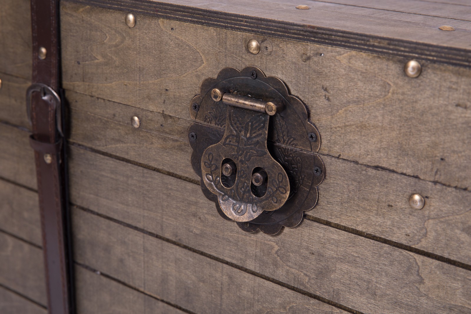 New Vintiquewise Old Fashioned Large Natural Wood Storage Trunk and Coffee Table