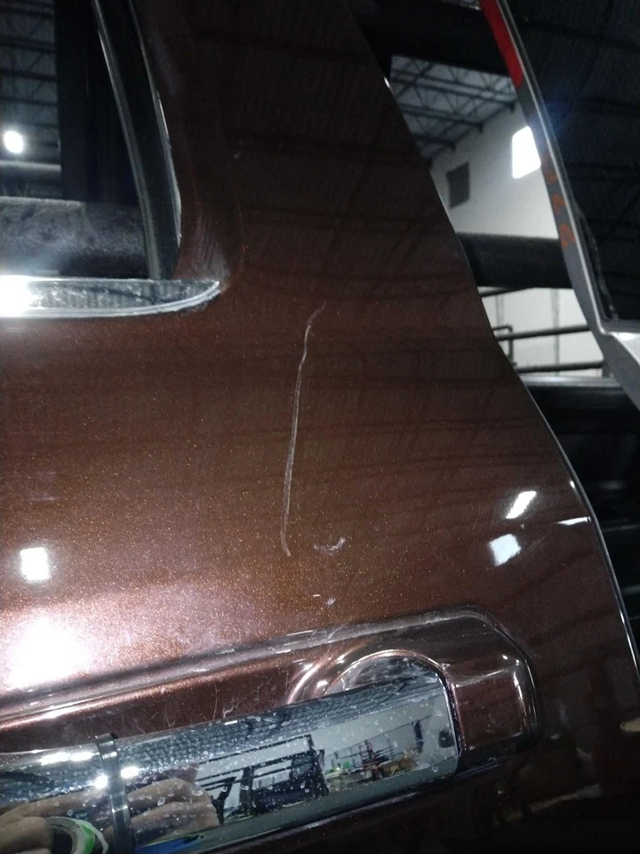 Conjunto de puerta trasera izquierda usado lado trasero se adapta a: camioneta Ram Dodge 1500 2015 eléctrica Foto 4 de 4