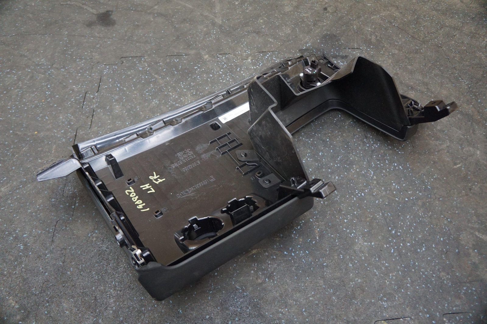Left Dash Knee Bolster Trim Black 670049172 OEM Maserati Levante 2017+