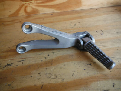 01 ZX600J ZX 600 ZX6R ZX6 NINJA FOOTPEG FOOT PEG REST | eBay