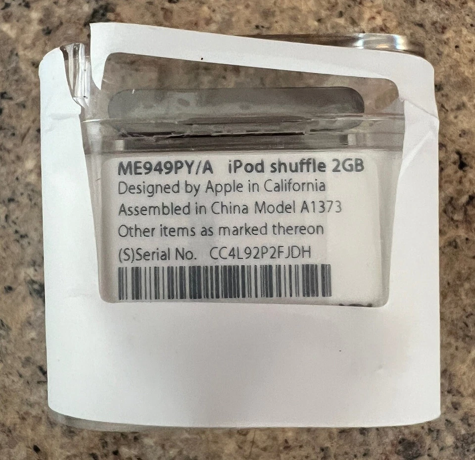 NEW Apple iPod shuffle 2GB 4th Generation (Mid 2015) Space Grey SEALED - Image 4 of 4