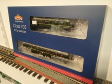 Bachmann (OO) 31-326B Class 105 2-Car DMU in BR Green with Whiskers.