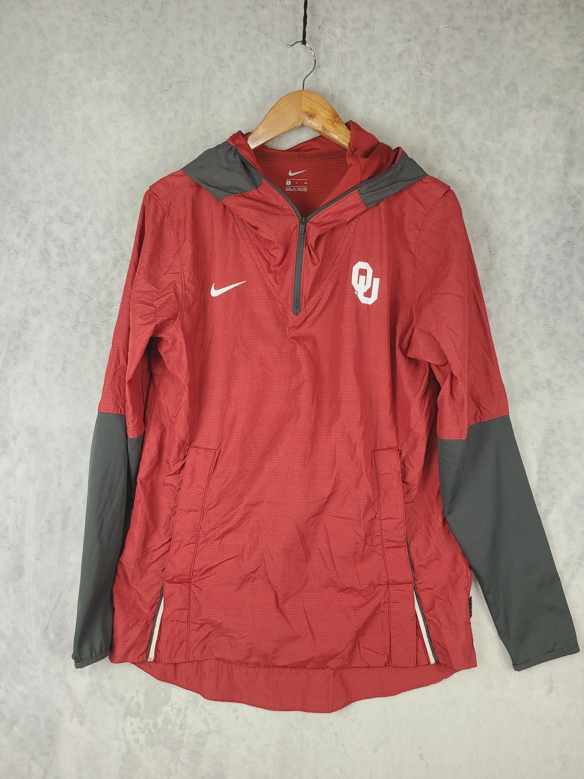 SACAI X NIKE Giacca Oklahoma Sooners uomo piccola Nike NCAA calcio pullover con cappuccio sul campo