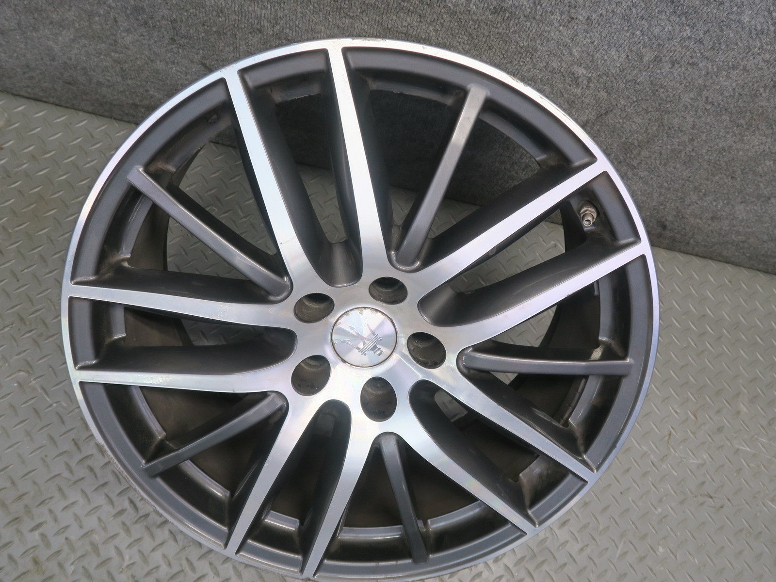 Maserati Ghibli 2014-2020 Front Wheel P/N 670016851