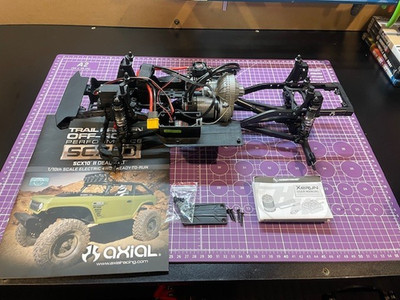 NEW AXIAL SCX10 III 1/10 CRAWLER SPECTRUM BIND AND RUN HOBBYWING ESC/PROLINE SHO