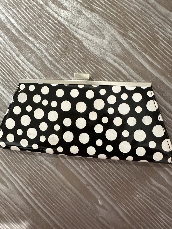 Vintage Neiman Marcus Clutch/Crossbody Alça Removível Preto/Branco Bolinhas - Imagem 2 de 4