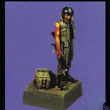 1/35 Vietnam War US Helicopter Crew Figure Resin Model – Pilot Standing