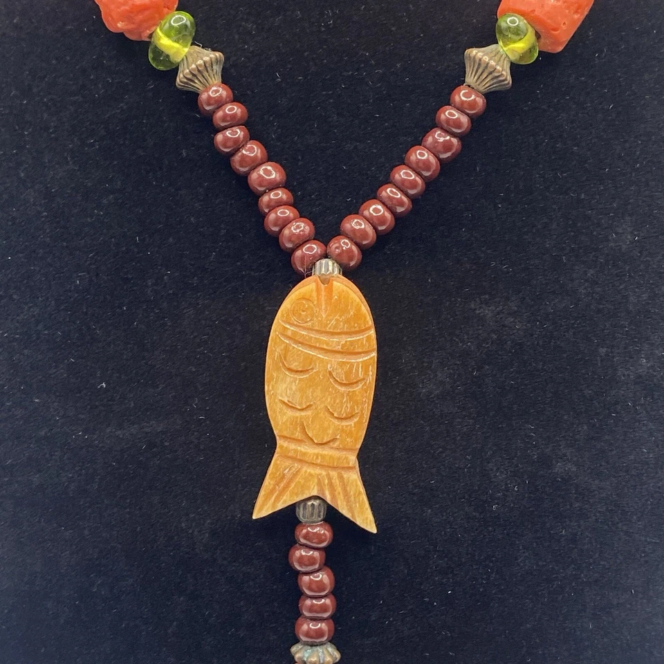 Collar Cruz Firmado Robert Rose Estilo Boho Vidrio Rojo Cuentas Madera Pez Y Gota Foto 3 de 4