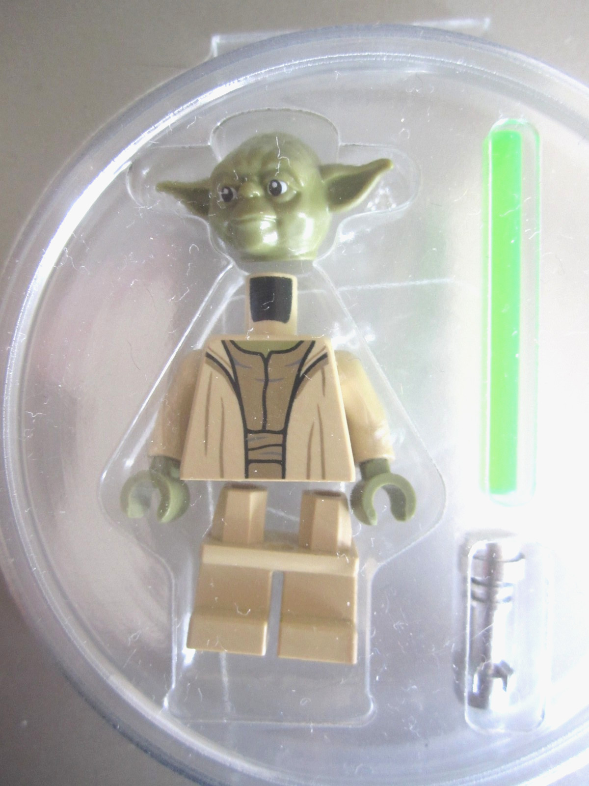 LEGO Yoda minifigure sw1288 (NEW never removed from plastic case) + lightsaber