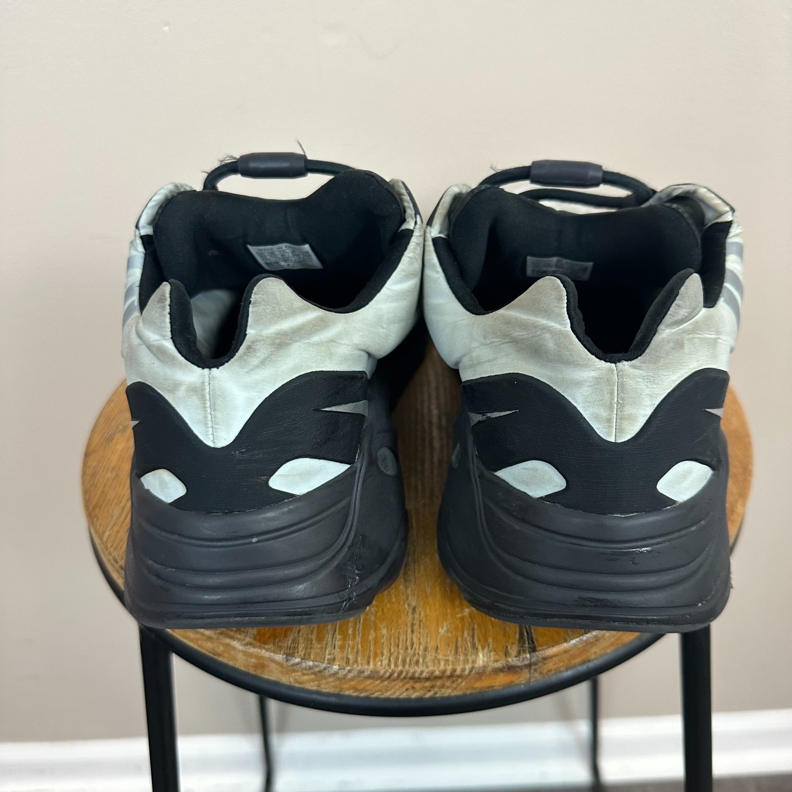 Adidas Yeezy Boost 700 MNVN GZ0711 Men 12 Casual Shoes Silver Nylon Sneaker Read thumbnail 7