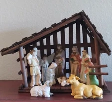 Vintage Ceramic Nativity Set 10 Figurines & Wooden Creche Made In Taiwan 