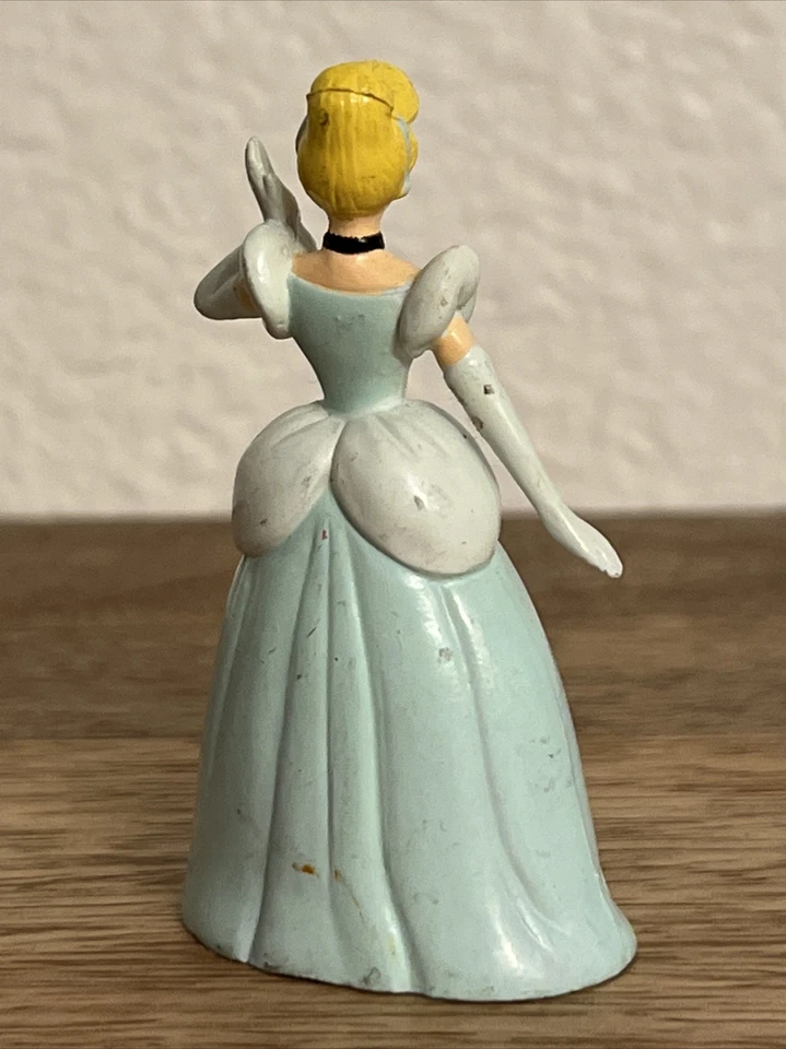 "FIGURA DE ACCIÓN CENICIENTA DISNEY 3"" JUGUETE DE PLÁSTICO (USADO)" Foto 4 de 4