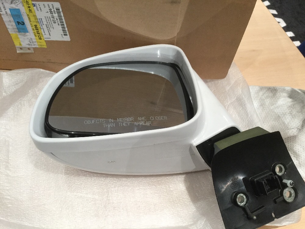 BNIB GENUINE CHEVROLET CAPTIVA PASSENGER SIDE NS LH WING MIRROR WHITE