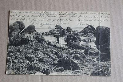 Old postcard - BEG-MEIL - fishermen at the tip of the semaphore (two vertical folds)