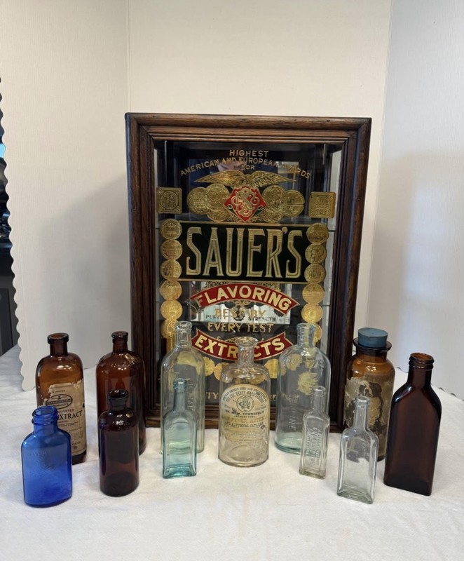 Sauer's Flavoring Extracts Advertising Cabinet With Bottles in MINT CONDITION 