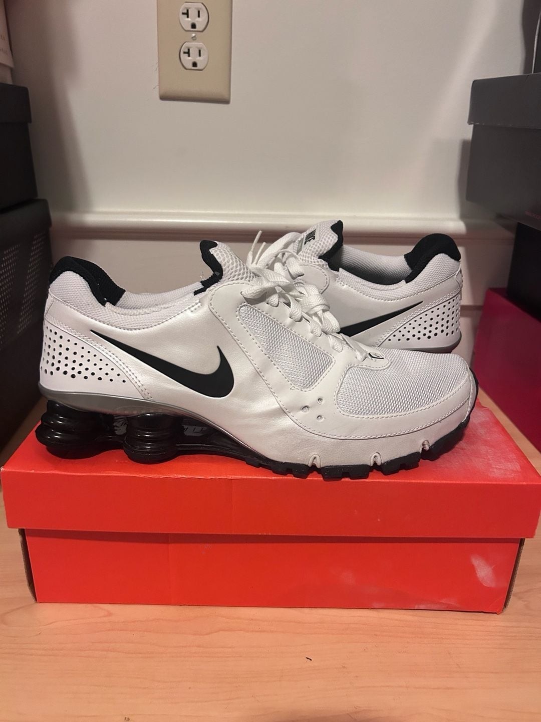 Nike Shox Turbo+ 10 Running Shoes Size 10.5 White Black Metallic Silver