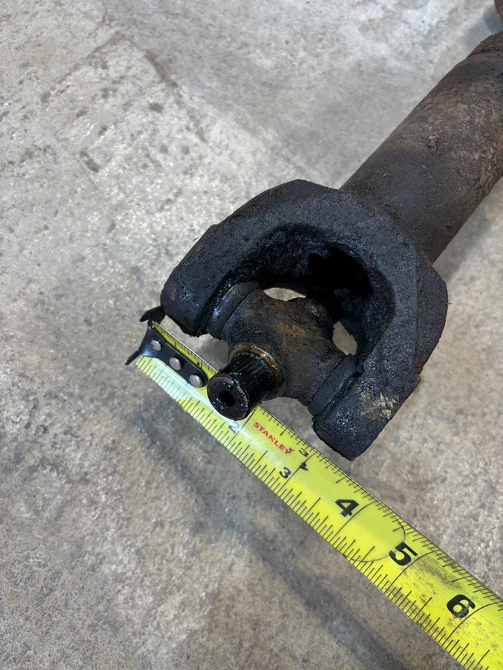1967 1972 CHEVROLET GMC K10 4WD REG CAB LONG BED 1/2 TON REAR DRIVESHAFT SHAFT - Image 4 of 4