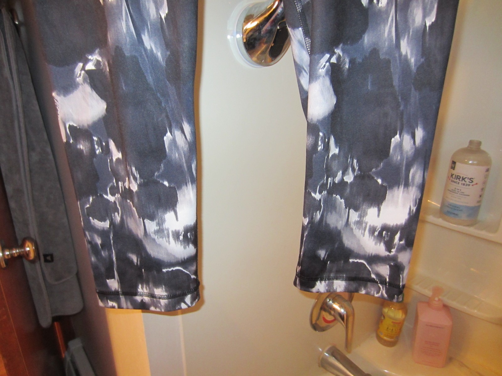 NWOT women's active wear capri pants 90 Degrees by Reflex Size XL black/gray