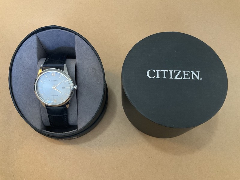 Citizen Eco-Drive Men’s Watch White Dial Black Leather Date J810-S095662 NEW