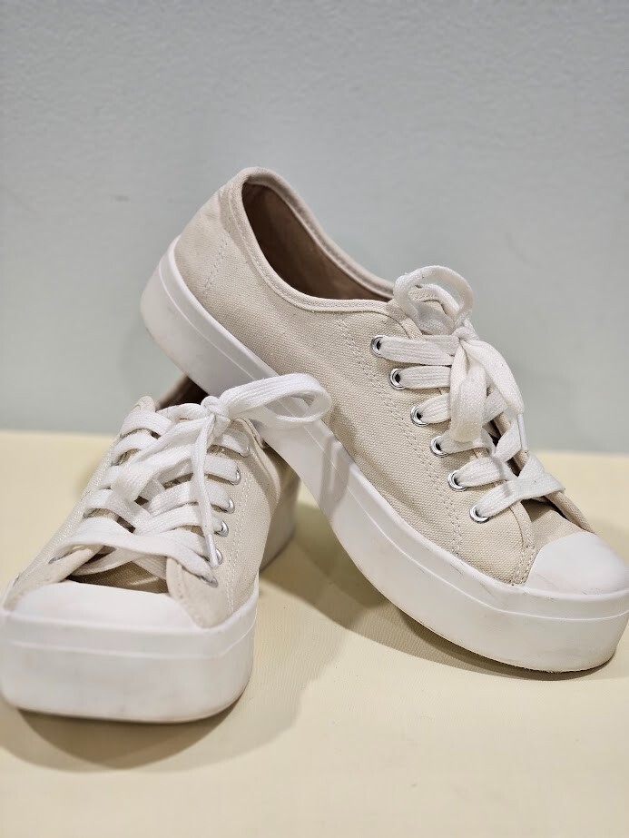 Soda Sneakers Shoes Women's 9 Cream White Canvas Lace Up Low Top Platform