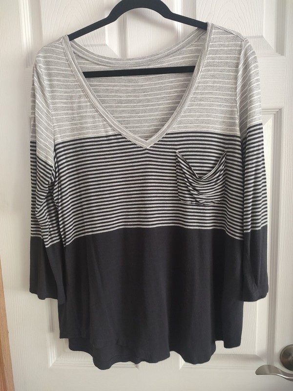Maurices 3/4 Sleeve Gray & Black Striped Top Size Large