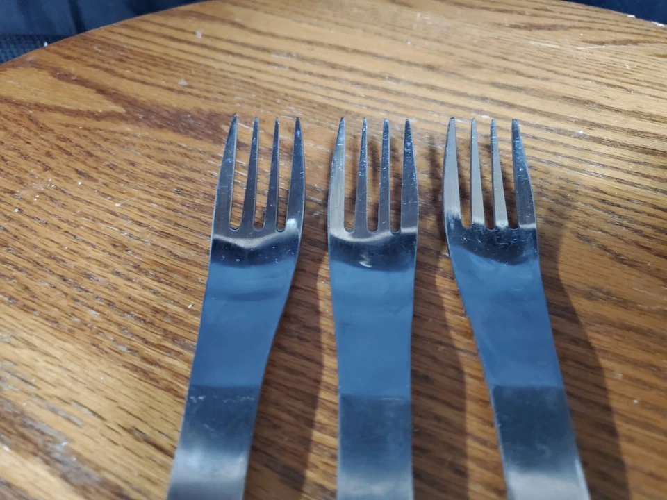 3 DINNER FORKS Dalia PICASSO Satin 20/12 Stainless Modern Spain 7 7/8" - Image 2 of 4