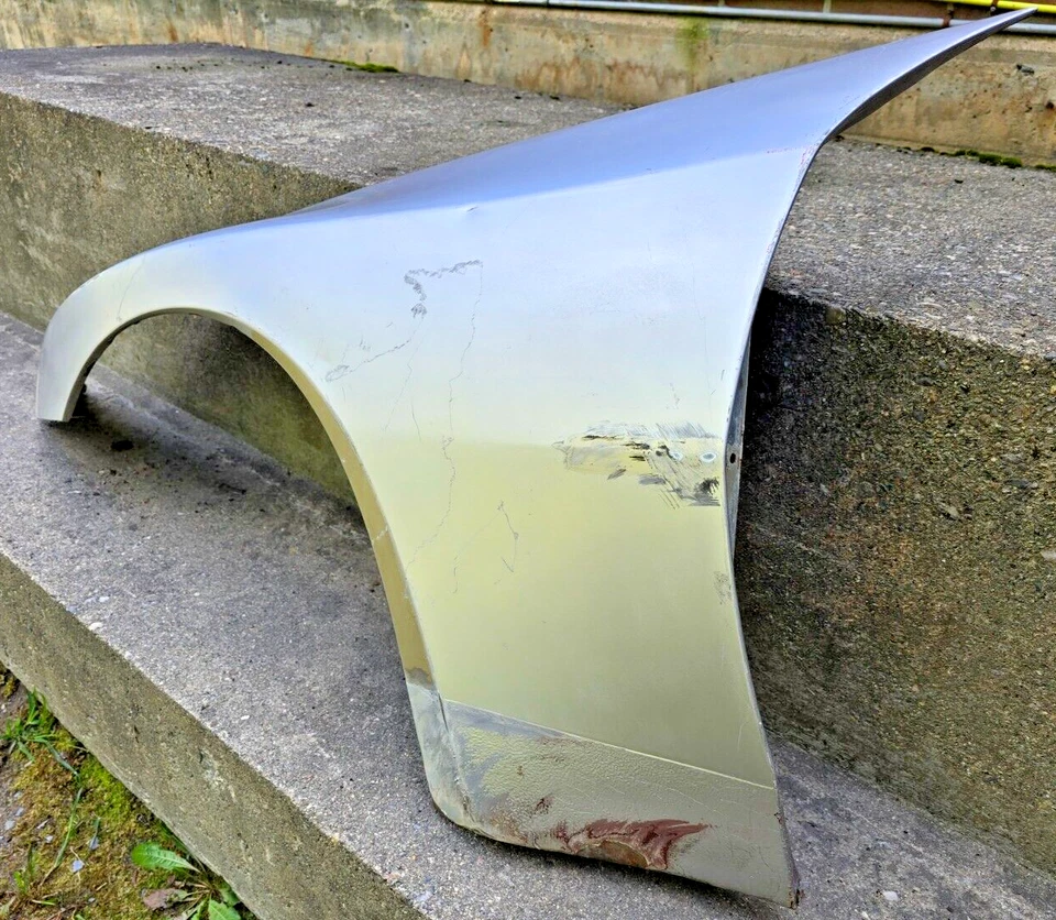 BONITO GUARDABARROS DELANTERO IZQUIERDO USADO ORIGINAL GENUINO PORSCHE 944 944S PLATEADO 1983-89 Foto 2 de 4