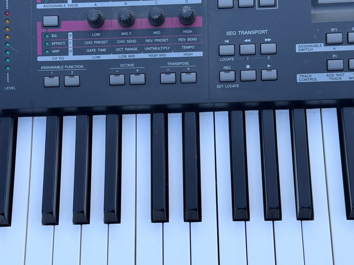 YAMAHA MOX8 88-Keys Keyboard Workstation. Please, Read the