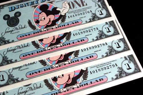 Disney Dollars 1990 LOT OF FOUR Disneyland Mickey Mouse $1 Series A + Envelope - Picture 3 of 10