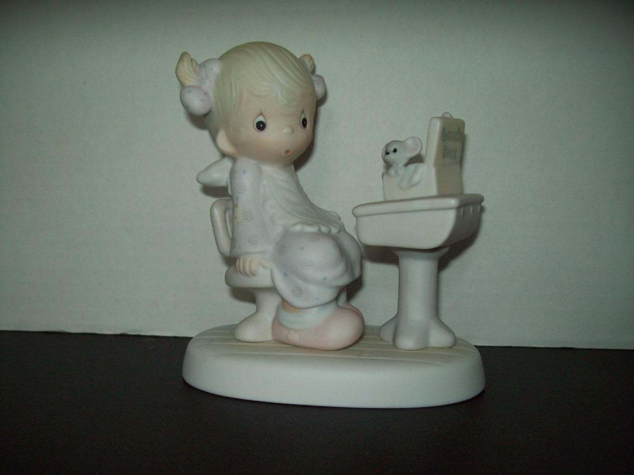 Precious Moments Figurine - Love Is Sharing - E7162 - 1981