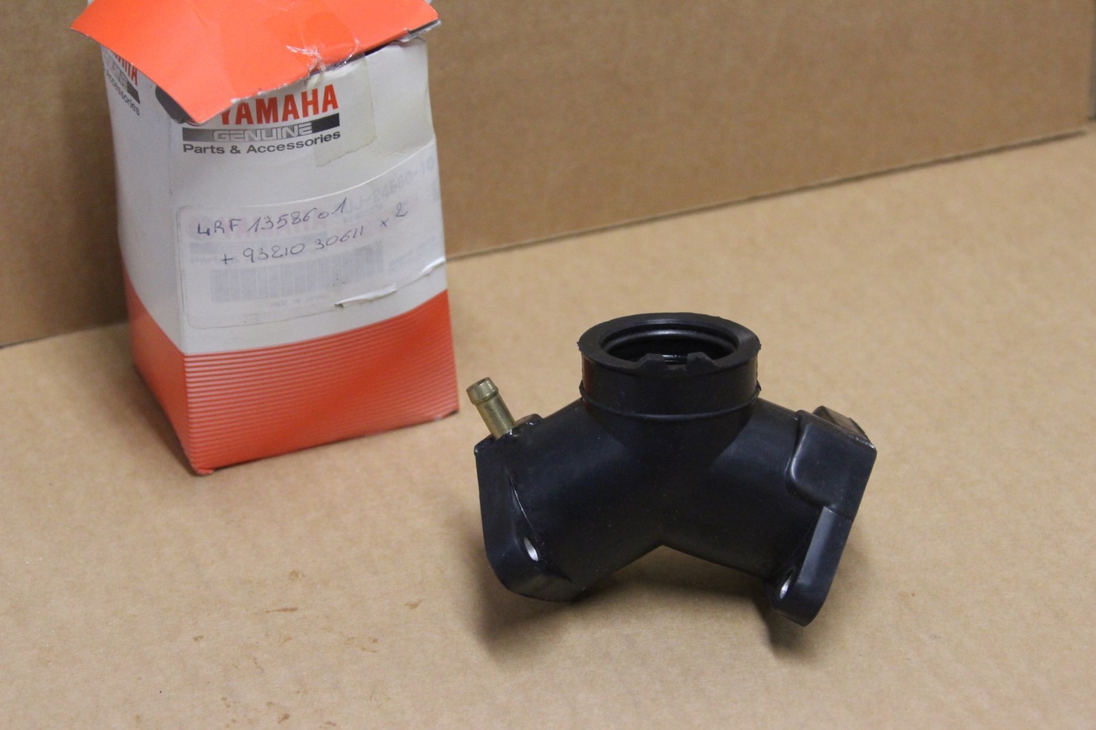 Pipe d'admission d'origine Yamaha 4RF-13586-01 en caoutchouc premium pour XV 125