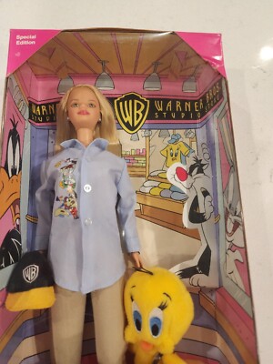 Mattel 21632 Barbie Doll Loves Tweety Warner Bros. Studio Store